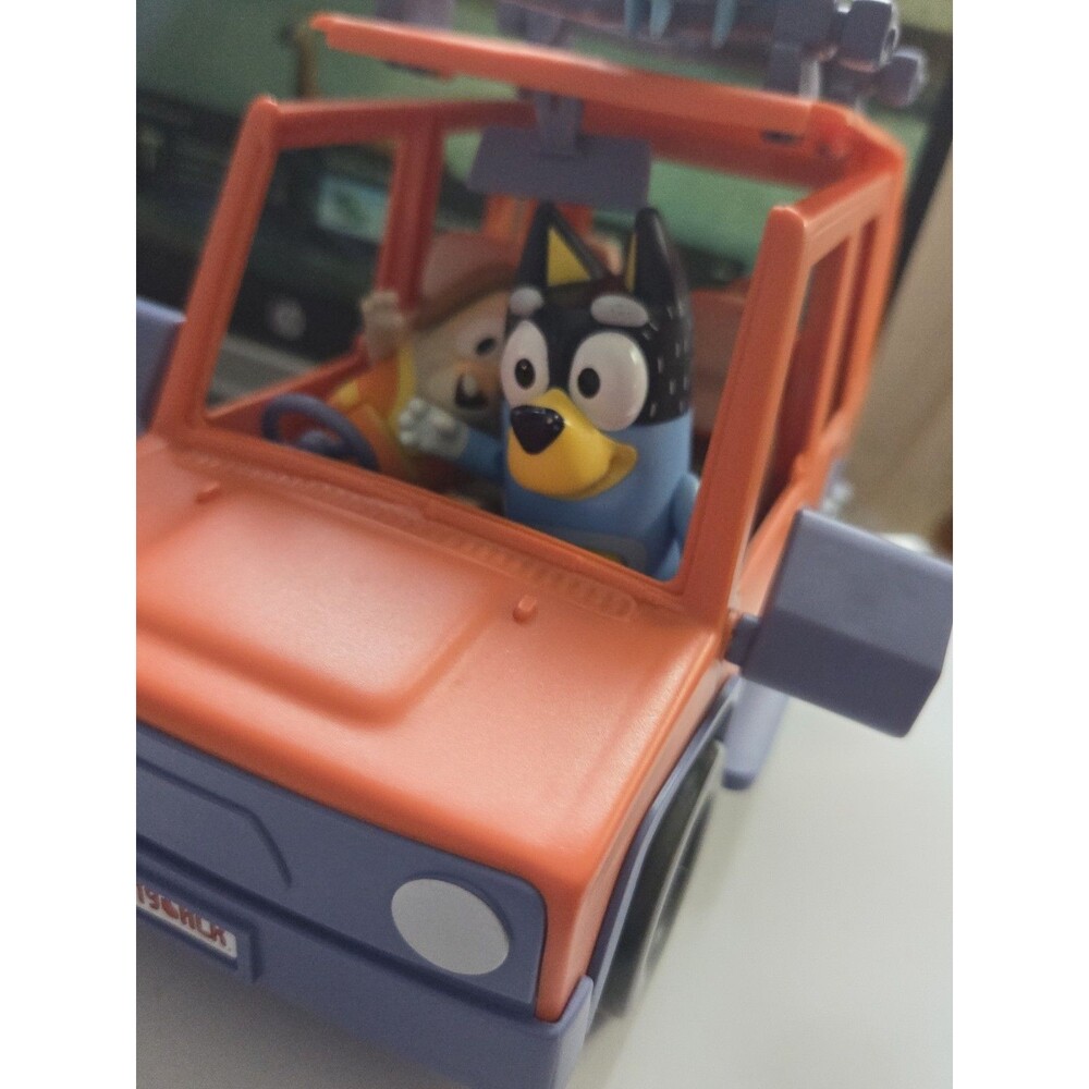 Bluey Heeler Family Cruiser Car Set with Bandit Bingo Bluey Action Figures Lot ! - Picture 3 of 4